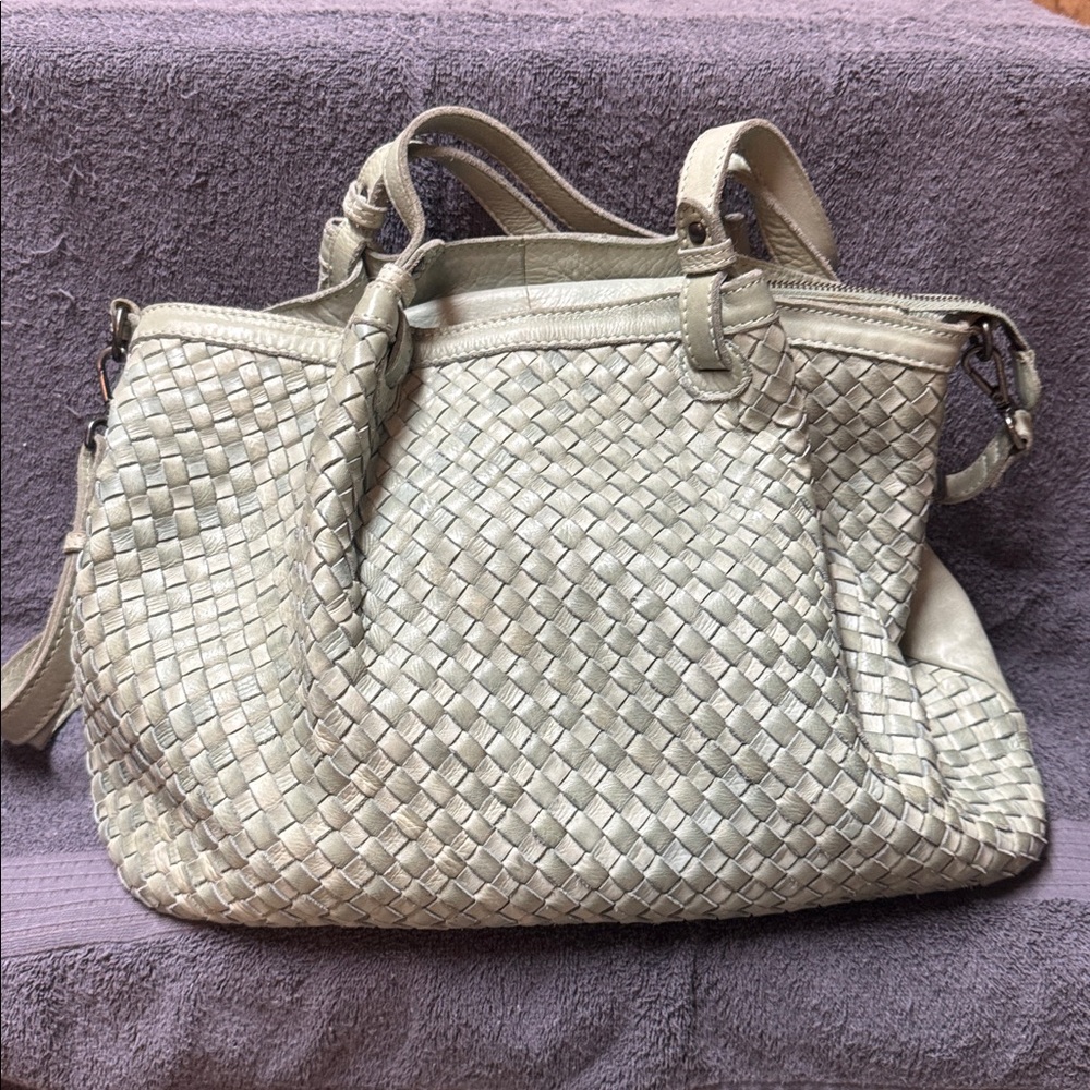 Chic Cream Woven Shoulder Bag this bag is pale green not cream - Picture 2 of 9
